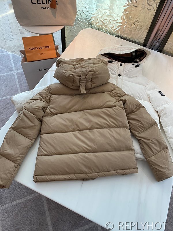 버버리 구스다운 숏체크패딩 [매장가 380만원대]