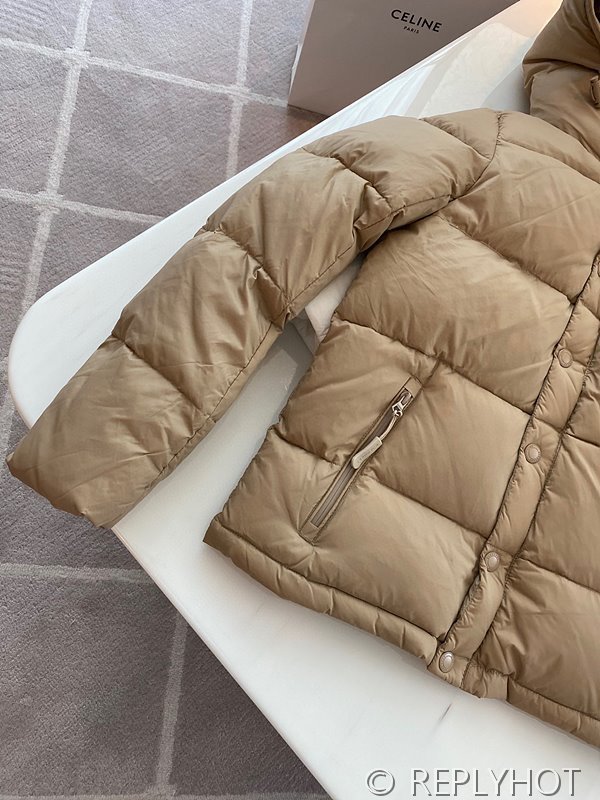 버버리 구스다운 숏체크패딩 [매장가 380만원대]