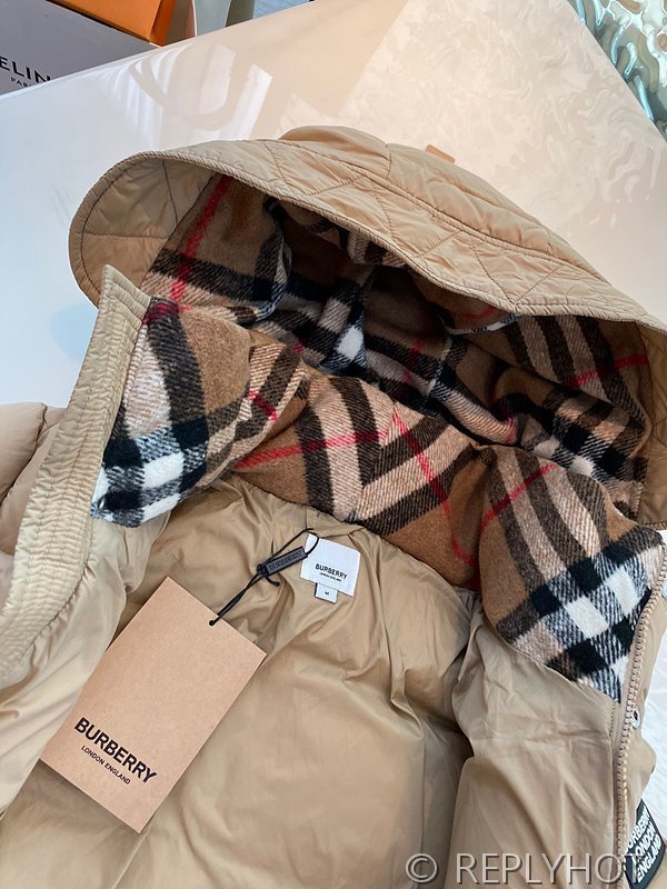 버버리 구스다운 숏체크패딩 [매장가 380만원대]