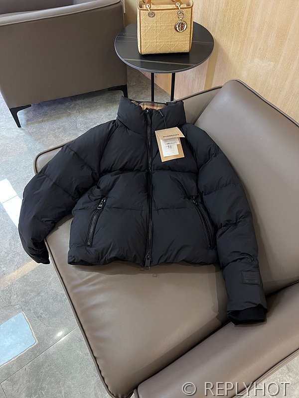 버버리 구스다운 숏패딩[매장가 380만원대]
