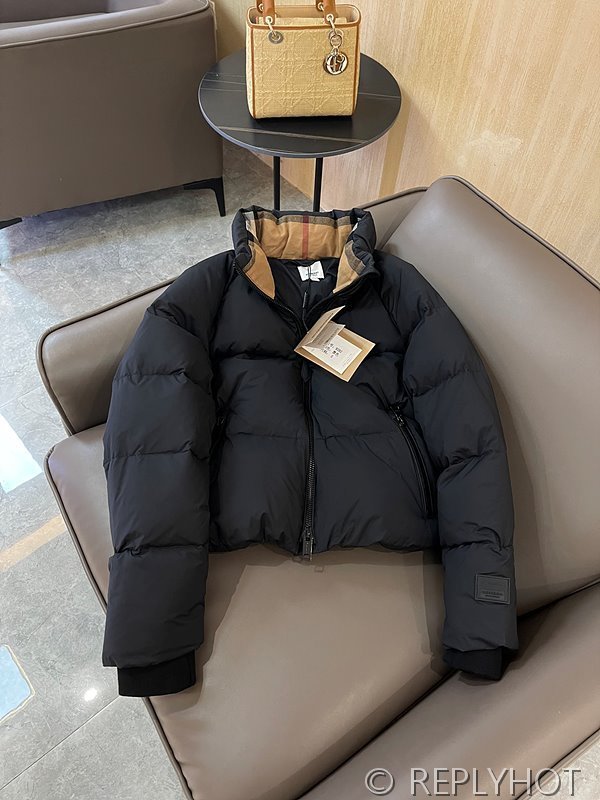 버버리 구스다운 숏패딩[매장가 380만원대]
