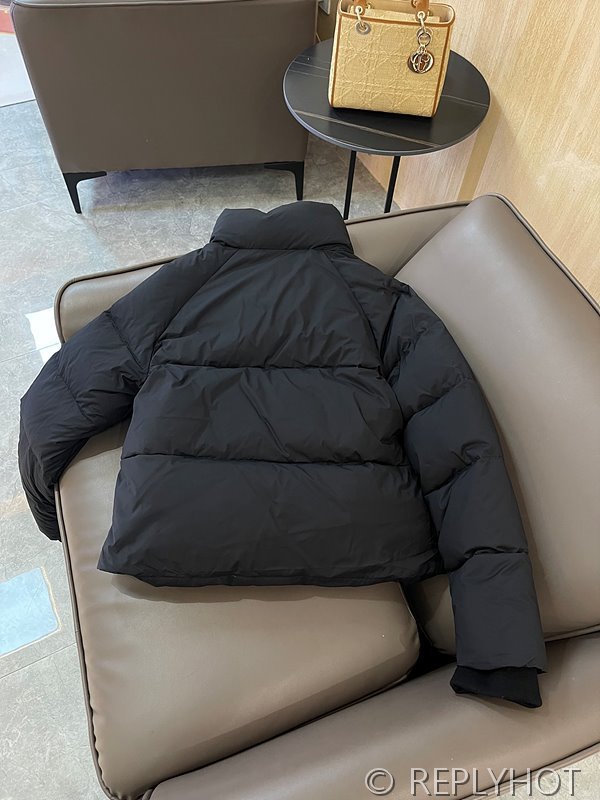 버버리 구스다운 숏패딩[매장가 380만원대]