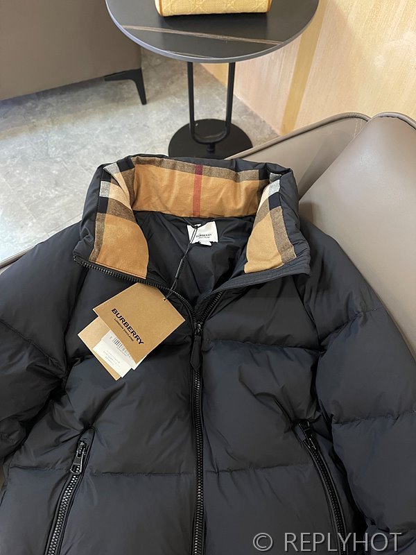버버리 구스다운 숏패딩[매장가 380만원대]