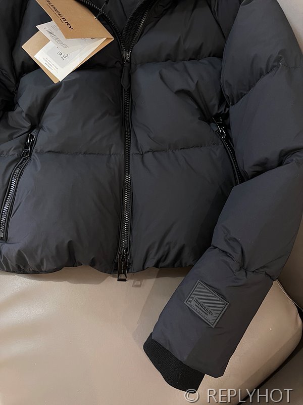 버버리 구스다운 숏패딩[매장가 380만원대]