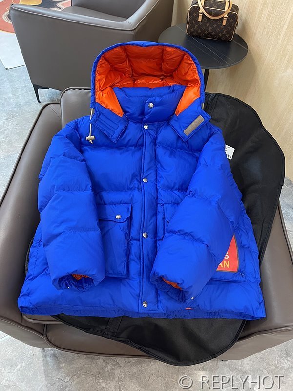 버버리 구스다운 패딩 프린팅 [매장가 370만원대]