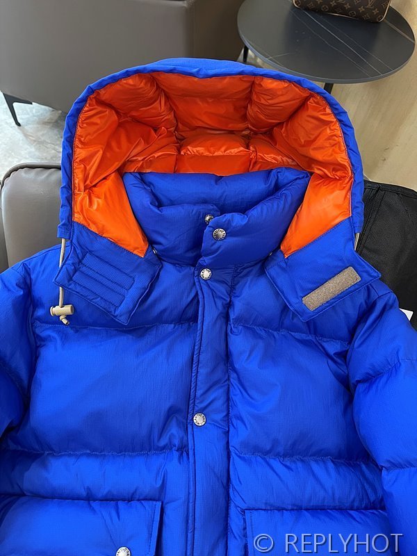 버버리 구스다운 패딩 프린팅 [매장가 370만원대]