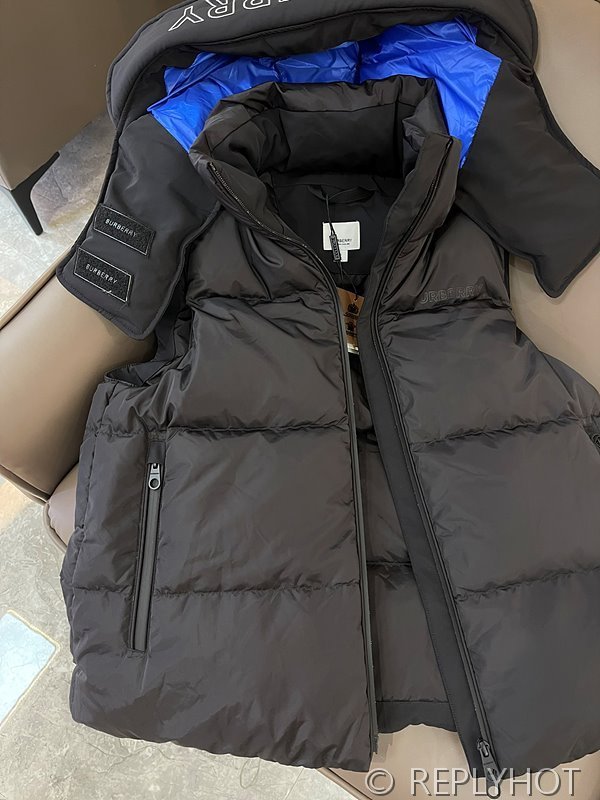 버버리 구스다운 패딩조끼 2COLOR[매장가 470만원대]