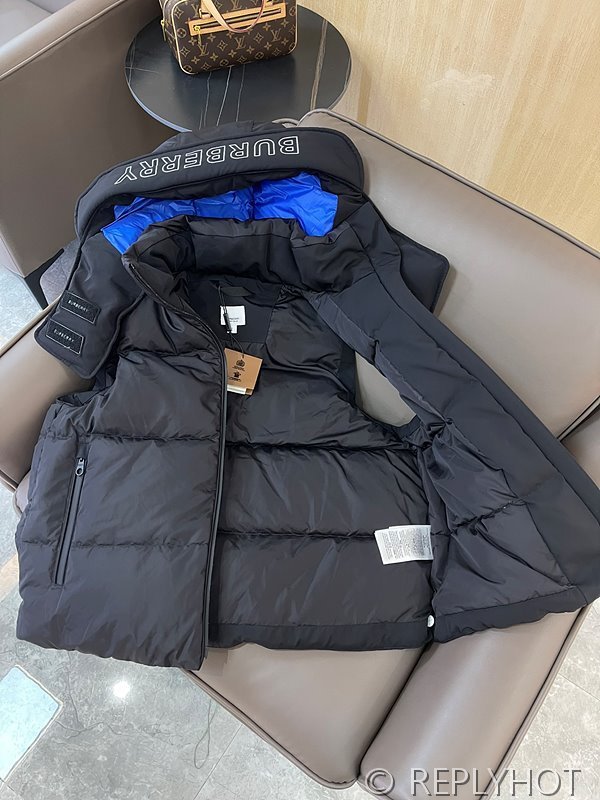 버버리 구스다운 패딩조끼 2COLOR[매장가 470만원대]