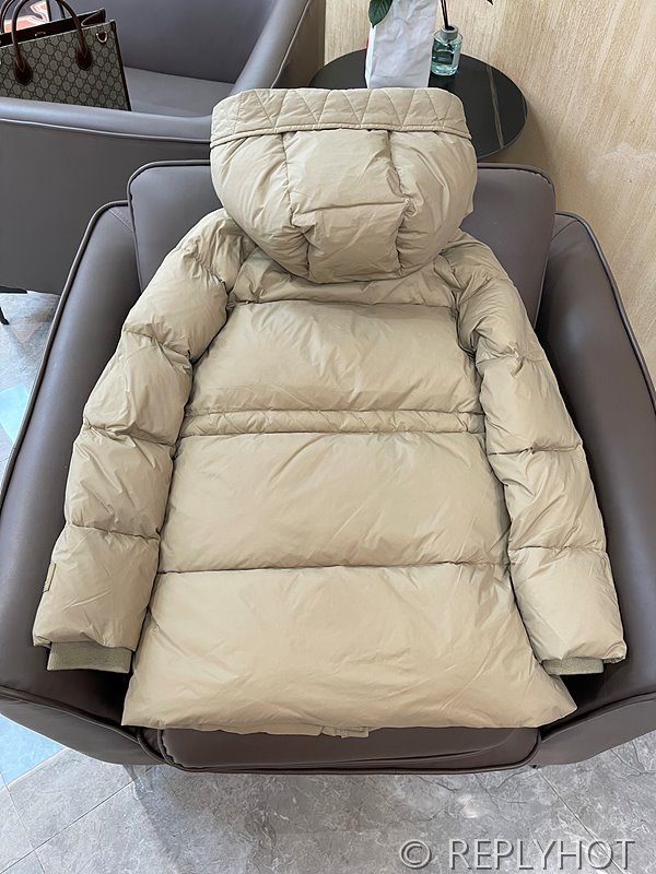 버버리 구스다운 패딩 [매장가 380만원대]