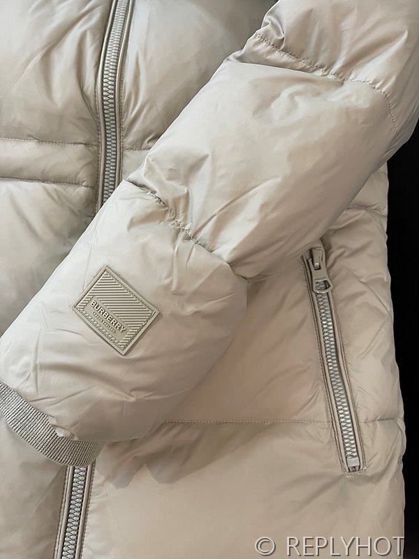 버버리 구스다운 패딩 [매장가 380만원대]