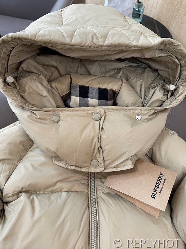버버리 구스다운 패딩 [매장가 380만원대]