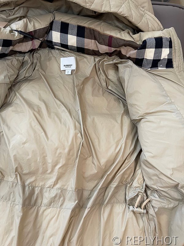 버버리 구스다운 패딩 [매장가 380만원대]