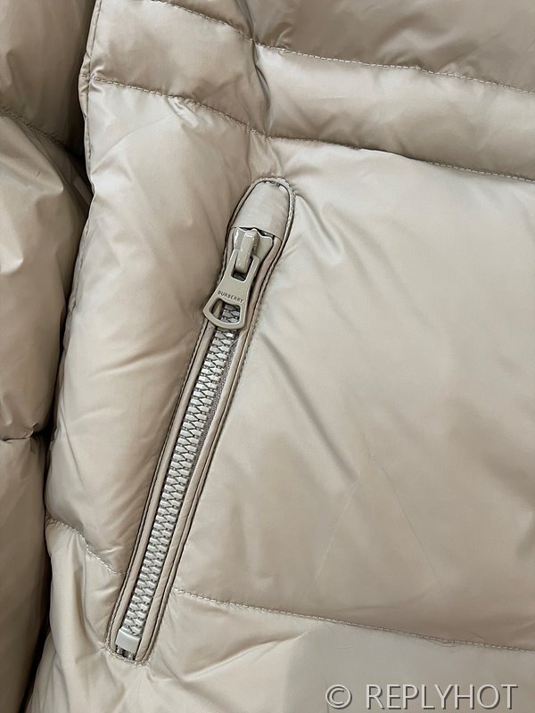 버버리 구스다운 패딩 [매장가 380만원대]