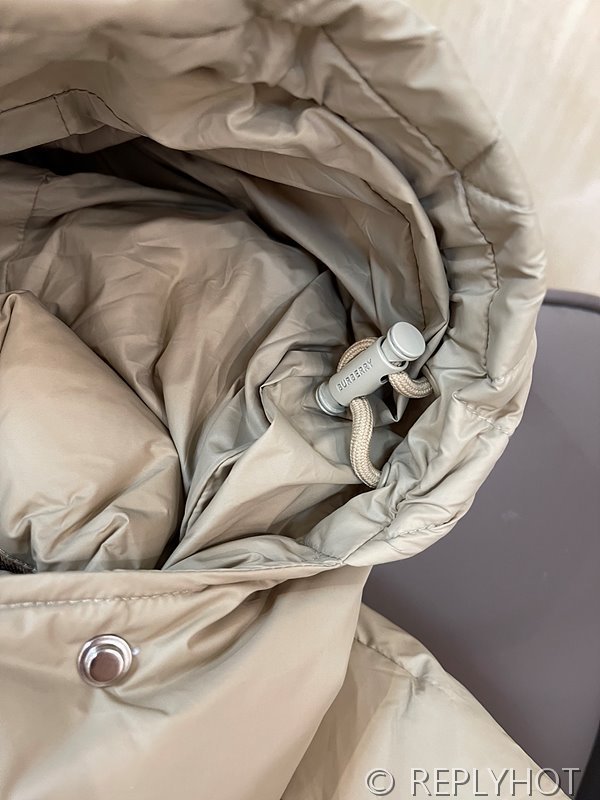 버버리 구스다운 패딩 [매장가 380만원대]