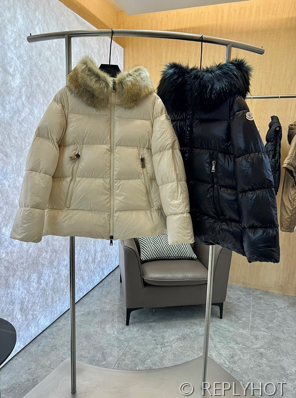 몽클레어 구스다운 코요테퍼 숏재킷 2COLOR[매장가 410만원대]