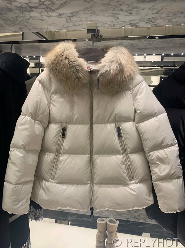 몽클레어 구스다운 코요테퍼 숏재킷 2COLOR[매장가 410만원대]