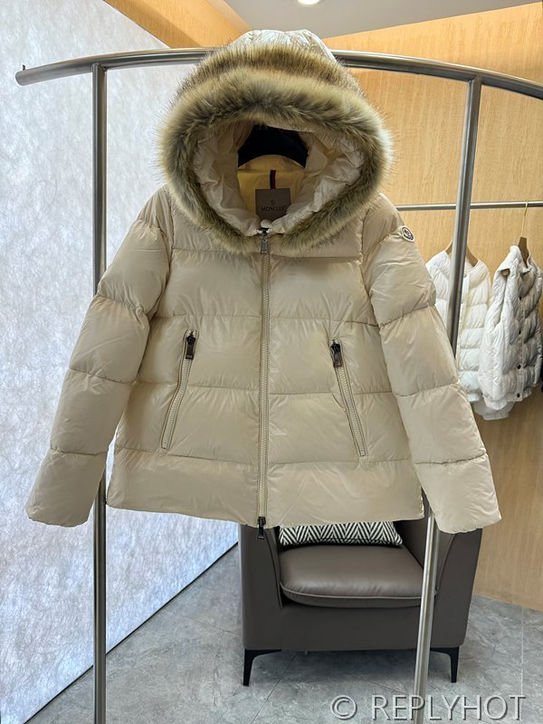 몽클레어 구스다운 코요테퍼 숏재킷 2COLOR[매장가 410만원대]