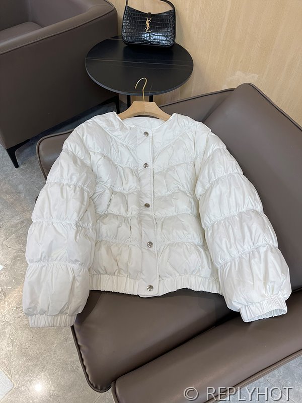 끌로에 구스다운 패딩[매장가 470만원대]