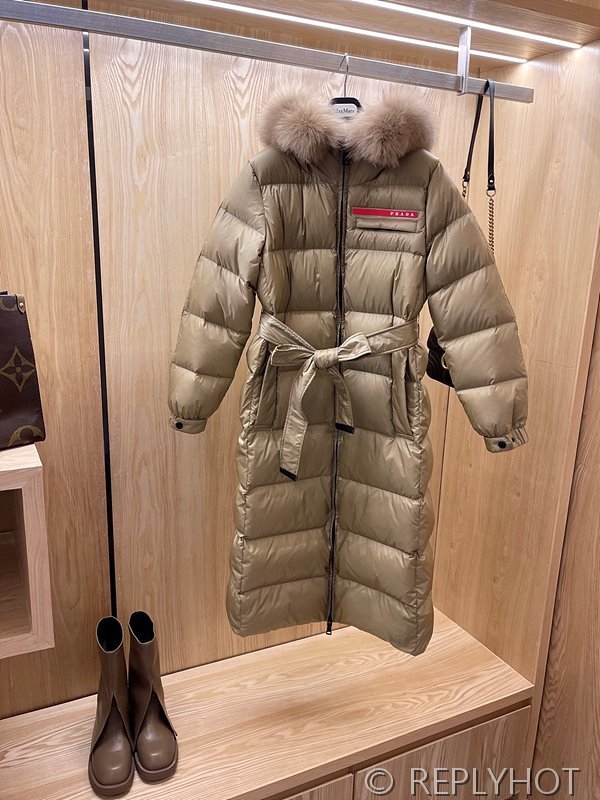 프라다 리나일론 코요테퍼 롱패딩 3COLOR[매장가 510만원대]