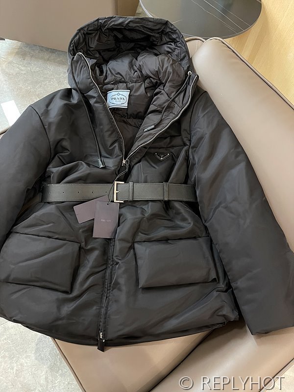 프라다 구스다운 벨트 숏패딩