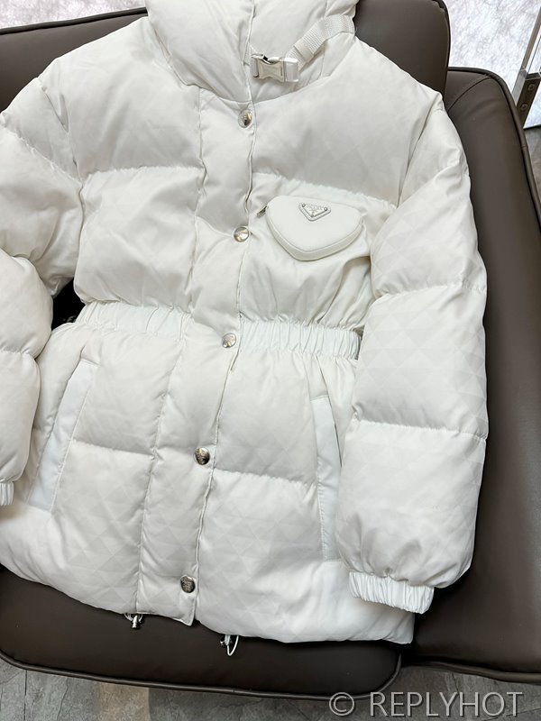 프라다 리나일론 무늬패딩 2COLOR[매장가 440만원대]