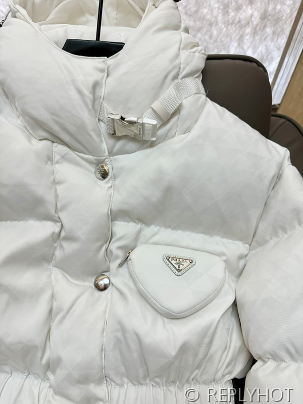 프라다 리나일론 무늬패딩 2COLOR[매장가 440만원대]