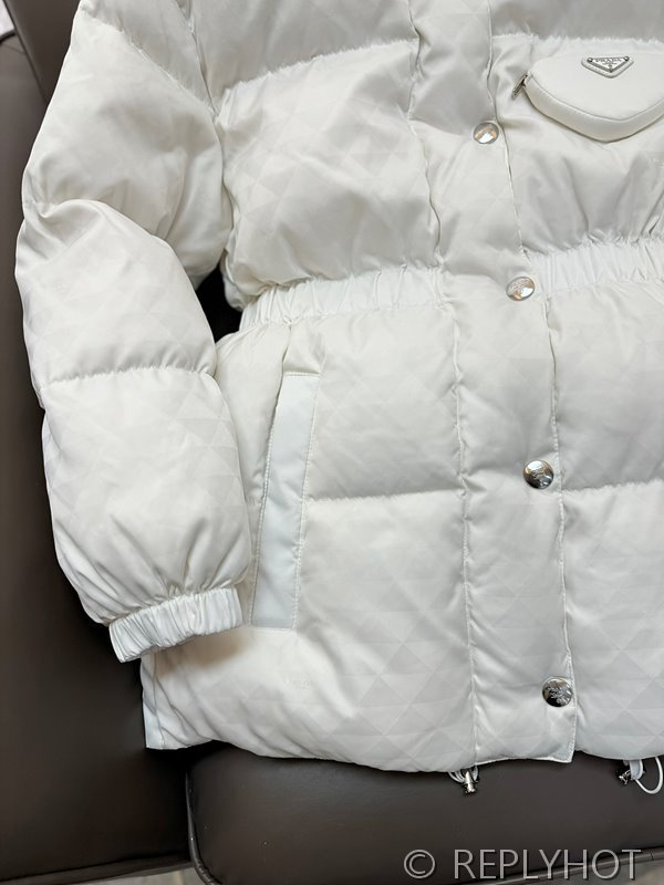 프라다 리나일론 무늬패딩 2COLOR[매장가 440만원대]