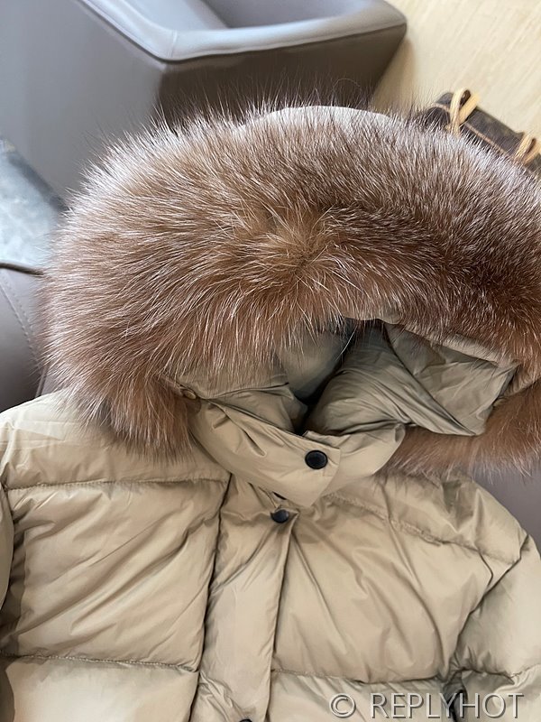 프라다 리나일론 코요테 퍼 롱패딩 2COLOR[매장가 490만원대]