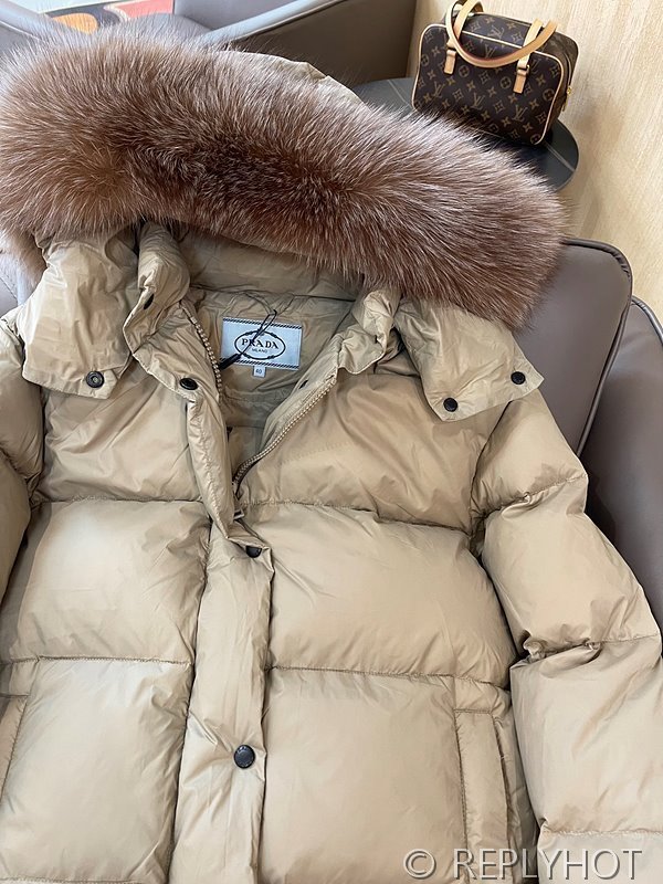 프라다 리나일론 코요테 퍼 롱패딩 2COLOR[매장가 490만원대]