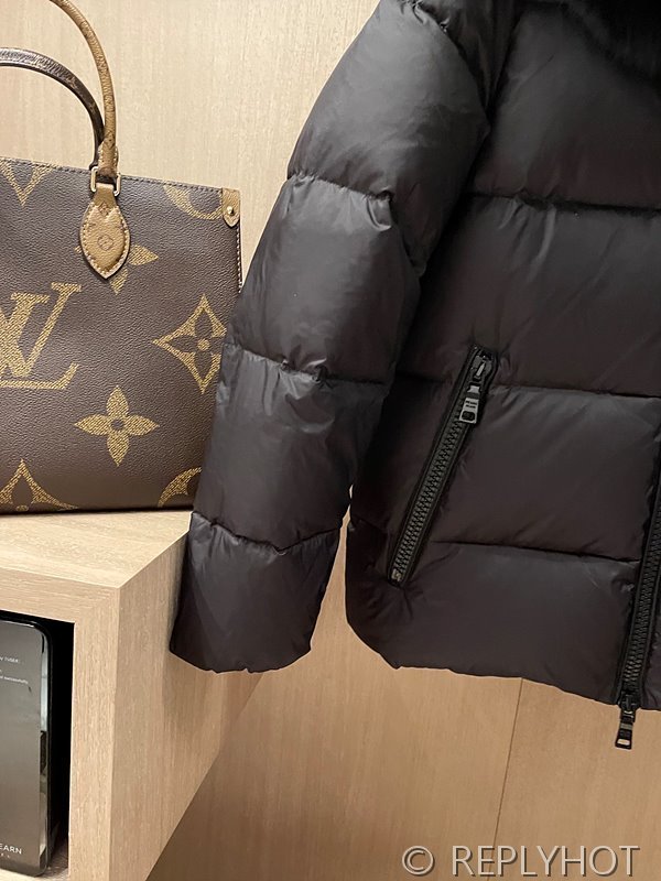 프라다 리나일론 롱패딩 2COLOR[매장가 450만원대]