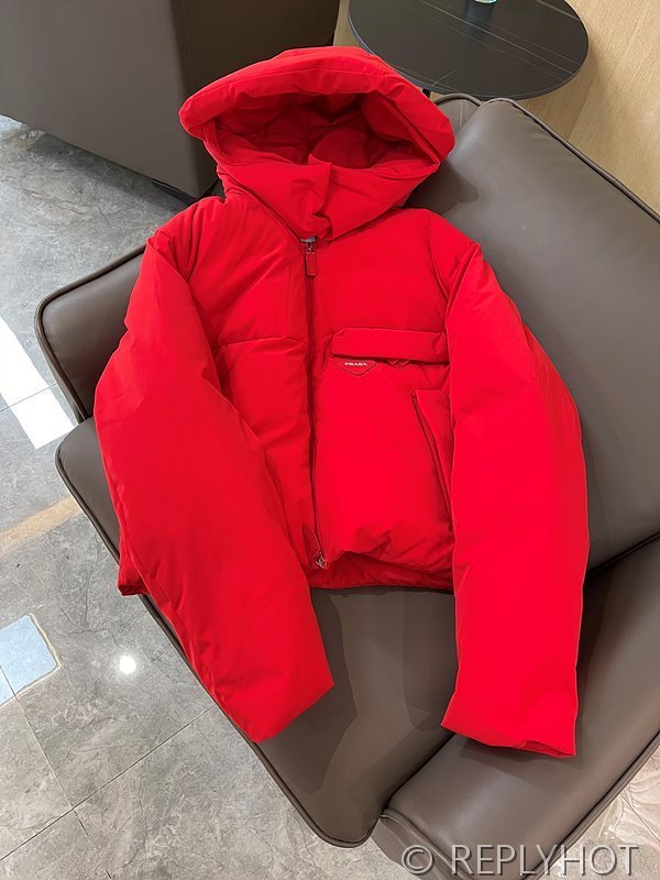 프라다 리나일론 숏패딩 2COLOR[매장가 420만원대]