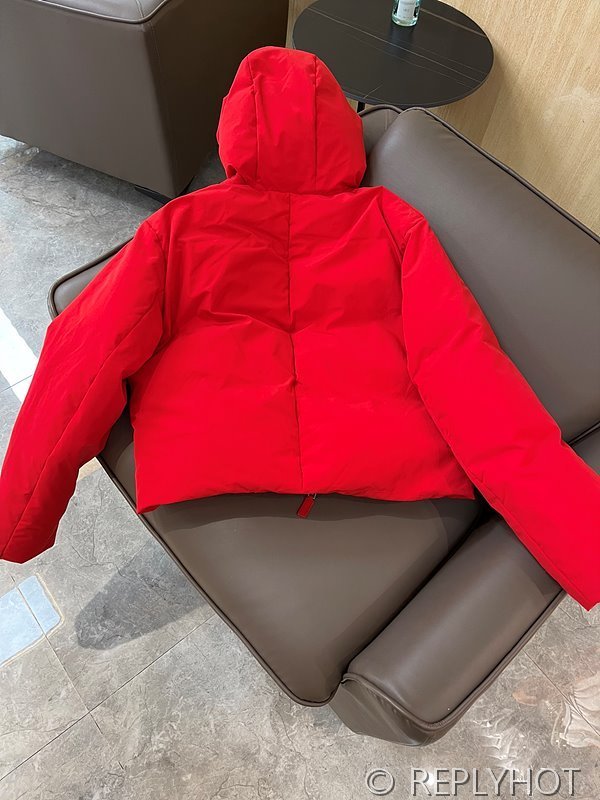 프라다 리나일론 숏패딩 2COLOR[매장가 420만원대]