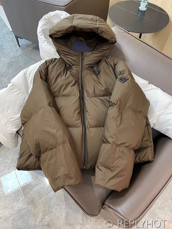 프라다 리나일론 후드패딩 2COLOR[매장가 470만원대]