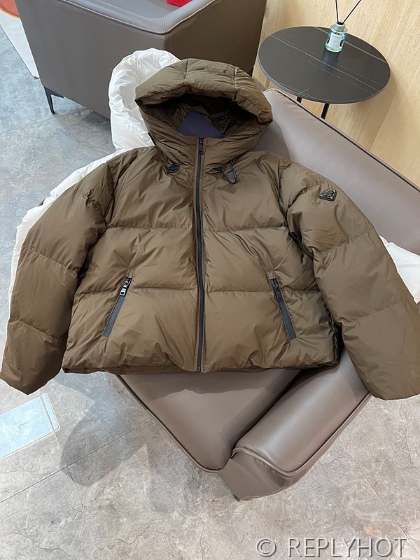 프라다 리나일론 후드패딩 2COLOR[매장가 470만원대]