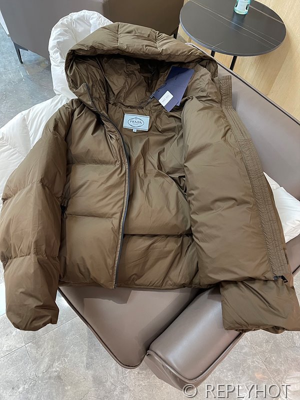 프라다 리나일론 후드패딩 2COLOR[매장가 470만원대]