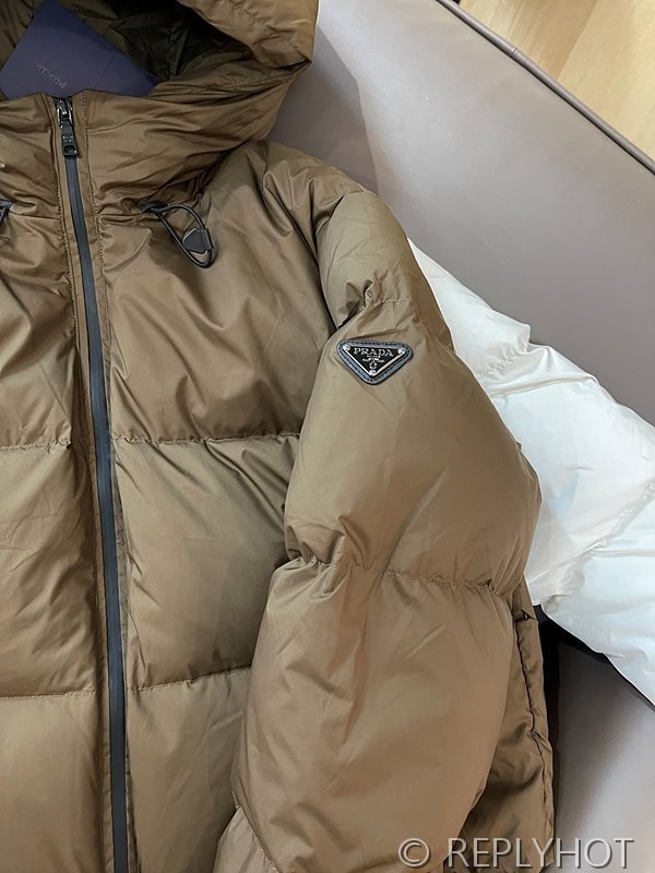 프라다 리나일론 후드패딩 2COLOR[매장가 470만원대]