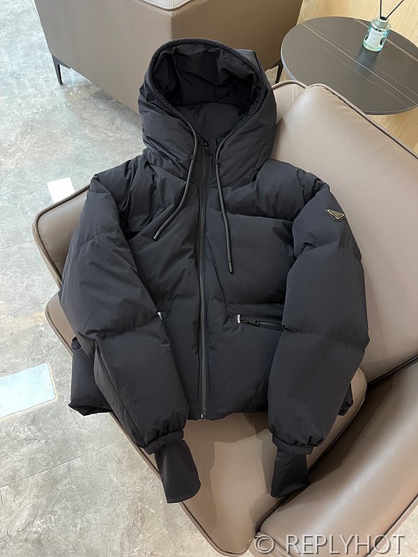 프라다 구스다운 패딩[매장가 440만원대]