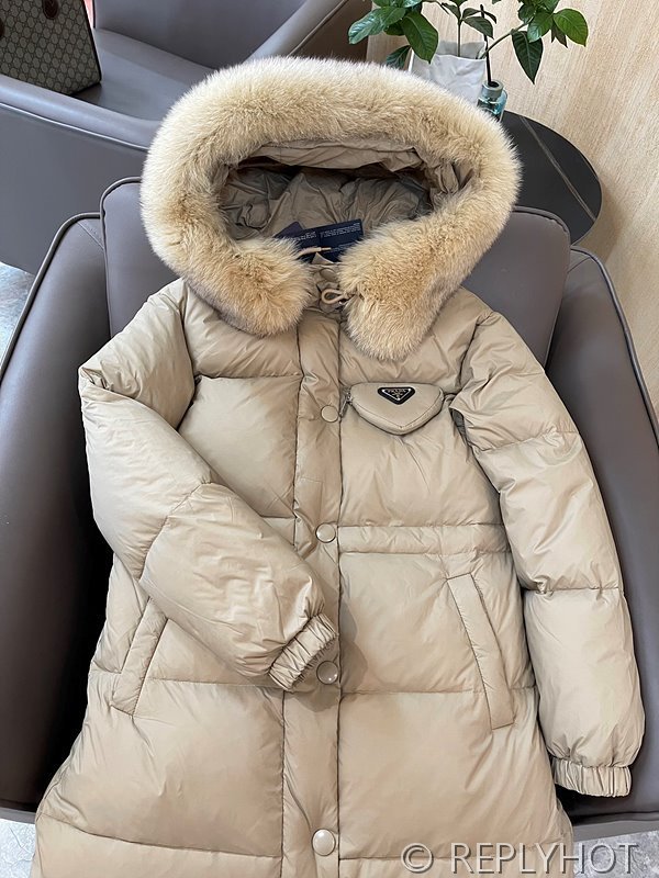 프라다 리나일론 코요테 퍼 롱패딩