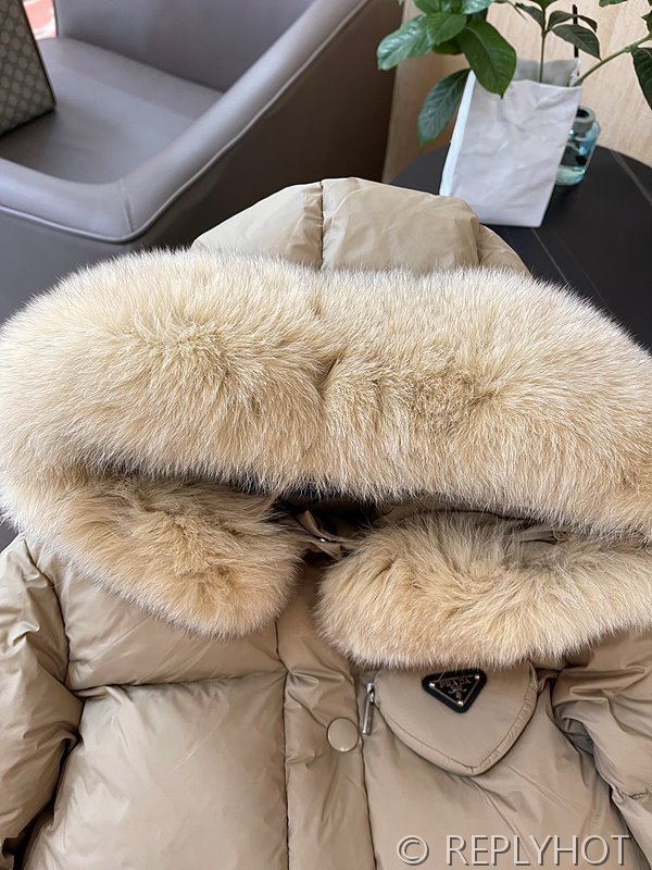 프라다 리나일론 코요테 퍼 롱패딩