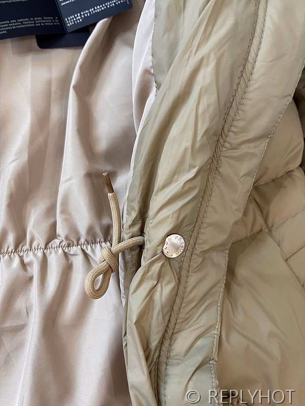 프라다 리나일론 코요테 퍼 롱패딩