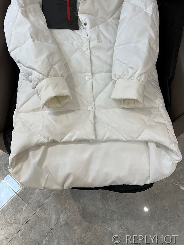 프라다 구스다운 롱패딩 [매장가 320만원대]