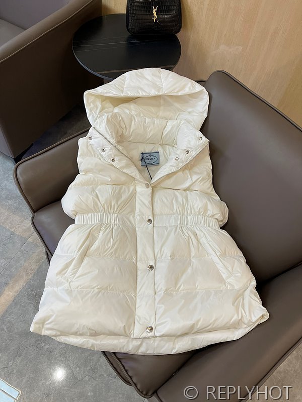 프라다 패딩조끼 [매장가 220만원대]