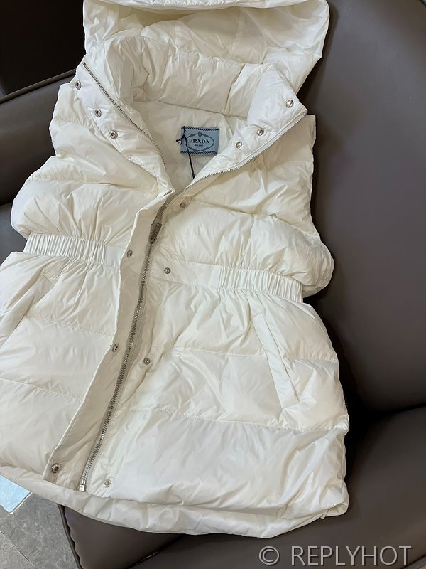 프라다 패딩조끼 [매장가 220만원대]