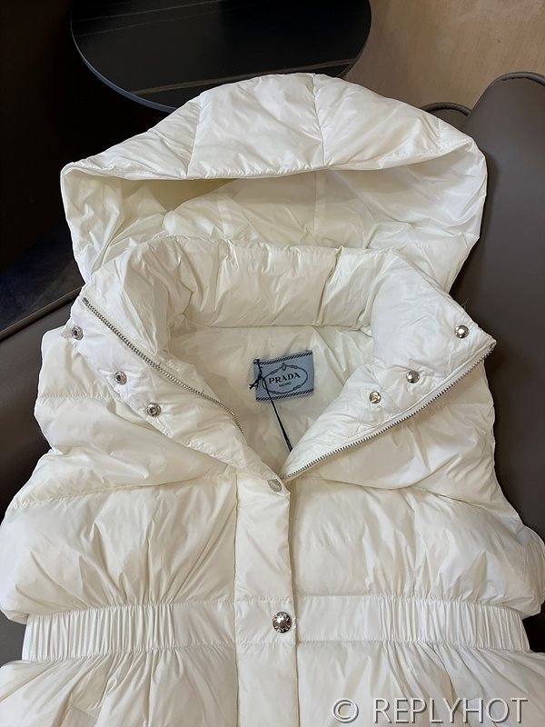 프라다 패딩조끼 [매장가 220만원대]