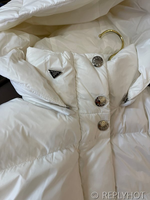 프라다 패딩조끼 [매장가 220만원대]