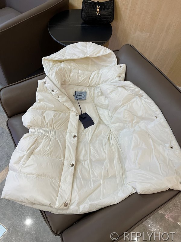 프라다 패딩조끼 [매장가 220만원대]
