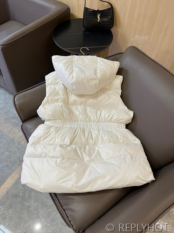 프라다 패딩조끼 [매장가 220만원대]