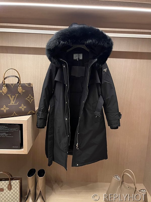 프라다 리나일론 퍼 트렌치코트[매장가 520만원대]