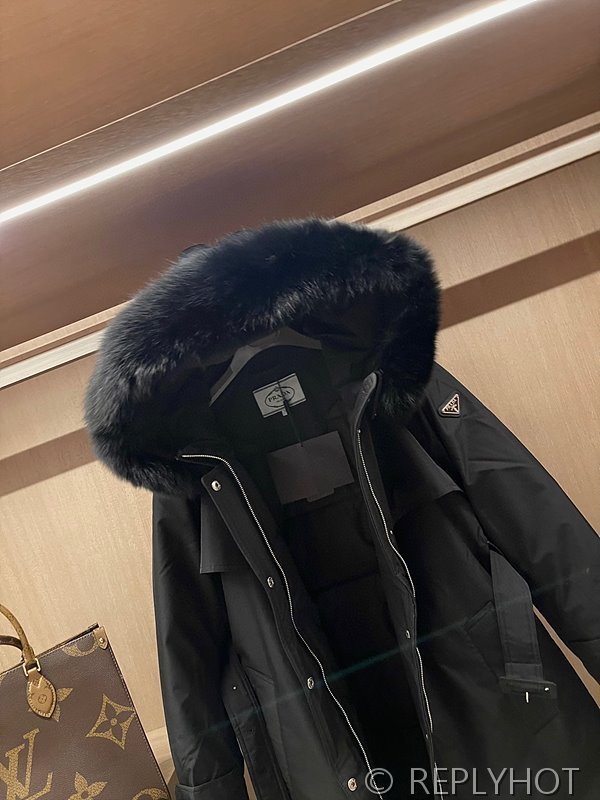 프라다 리나일론 퍼 트렌치코트[매장가 520만원대]