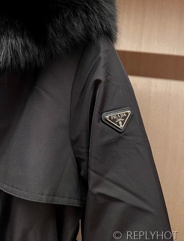 프라다 리나일론 퍼 트렌치코트[매장가 520만원대]